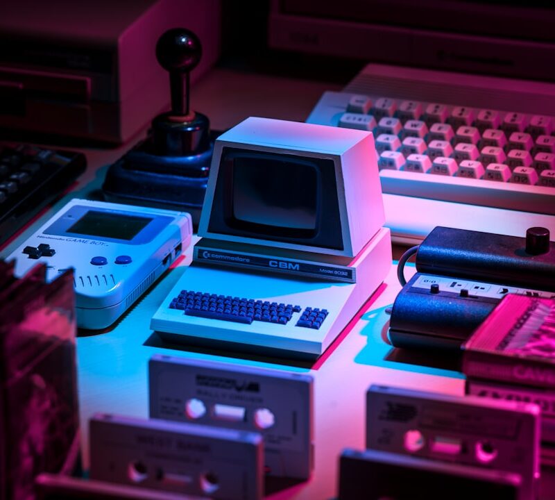Console ou arcade vintage com iluminação nostálgica, evocando era clássica dos jogos de RPG